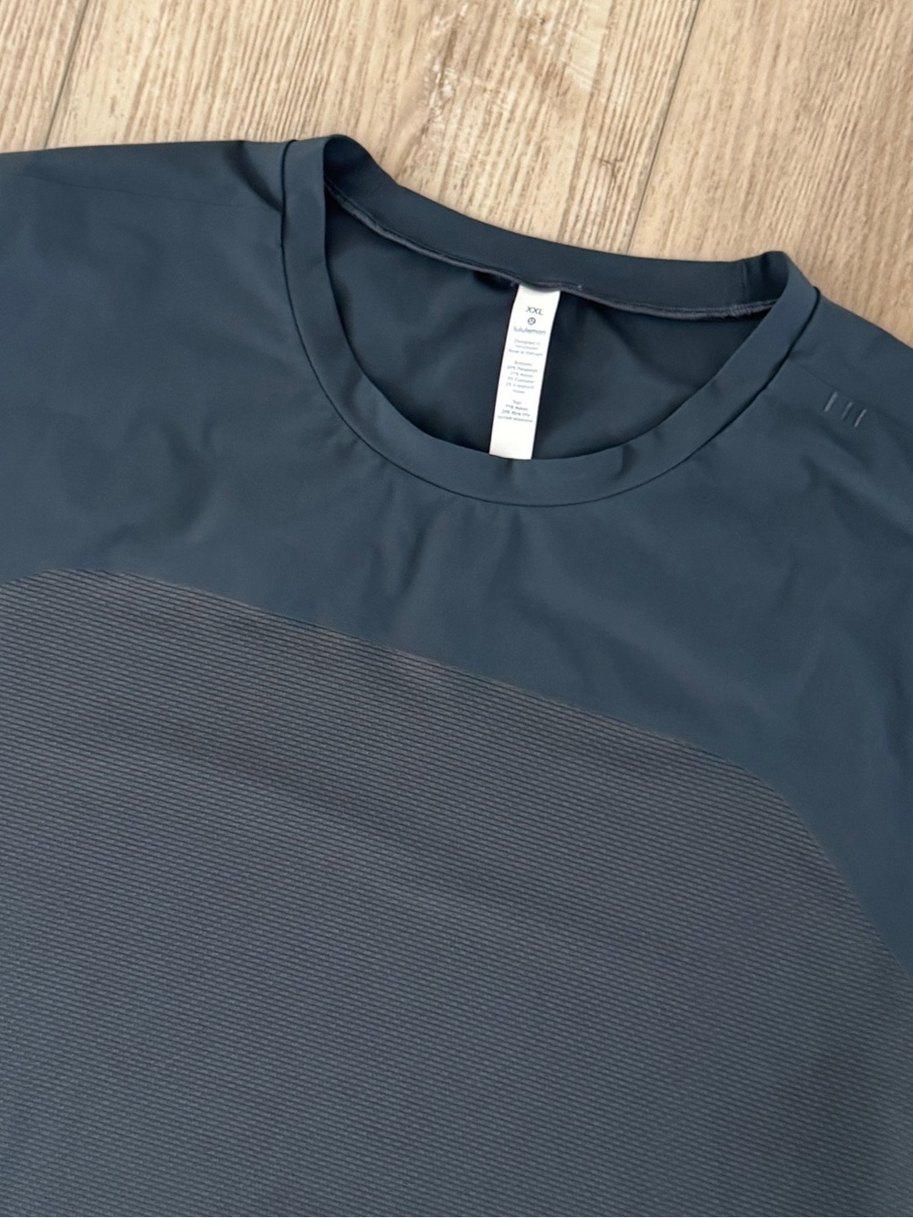 lululemon athletica Men's Grey/ Blue Short-Sleeve Performance Tee
